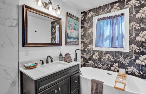 Chalet with Hot Tub, Game, Movie Room, Lake and Pool Access - Foto 21