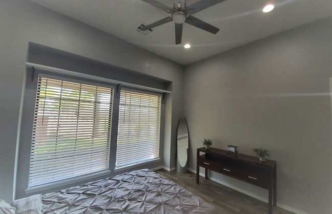 Private Bedroom Suite - Communal House near Integris Private - Photo 5