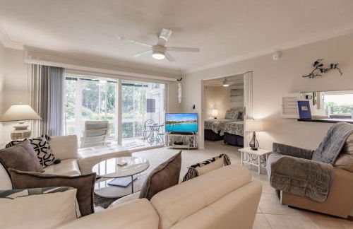 1128 PL Escape to this Pondside Paradise - Foto 7