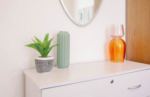 Bright, Spacious 2-bed, 5 mins from Tube, Sleeps 4 - Pass the Keys - Foto 25