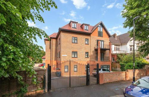 CR2-Gated Apartment with Secure Parking-Ideal for Contractors - Foto 1