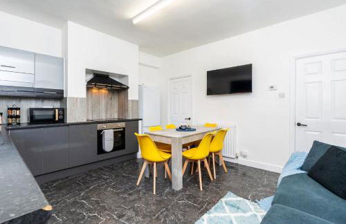 Contractor Friendly 4 Bedroom House in Hemsworth with 6 Beds and Garden - Foto 11