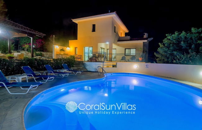 Large Pool & Garden, Billiard, Peaceful Area, Near to the Sea, Coral Bay Paphos - Foto 1