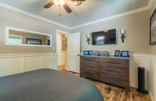 Italian Style in Old Town with Private Hot Tub - Photo 17