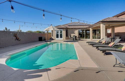 5 Mi to Surprise Stadium Chic Home with Pool - Foto 1