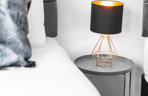 Three Bed House - Parking - Garden - Fast Wi-Fi 19LL - Foto 53