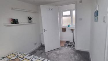 Spacious 4-Bedroom Home - Foto 3