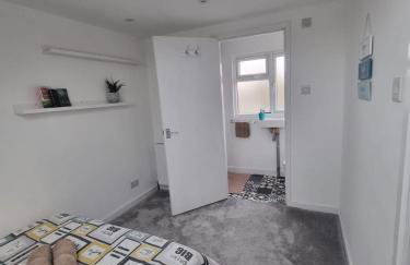 Spacious 4-Bedroom Home - Foto 3