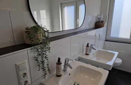 Moderne Wohnung mit Parkplatz und Kaffeevollautomat - Foto 15