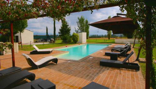 Modern Holiday Home in Foligno - Loc. With Pool - Photo 2