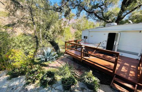 Vintage RV Creekside Nature Retreat near Ojai next to Swim Holes Hike - Foto 1