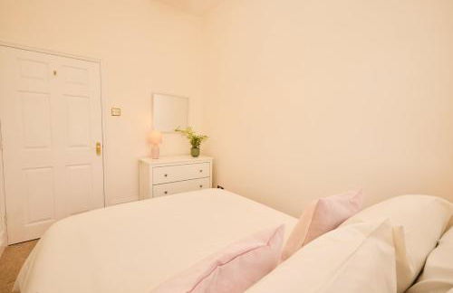 The Corner by the Castle - Photo 36