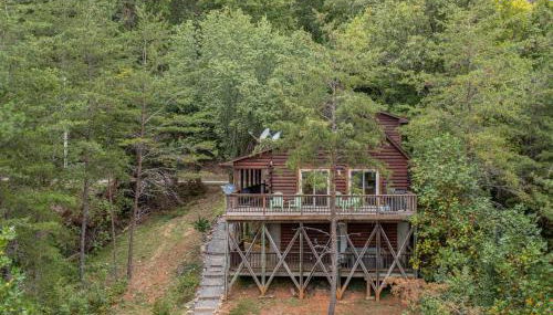 1 bedroom with a loft and hot tub cabin 45 minutes to Asheville - Foto 4