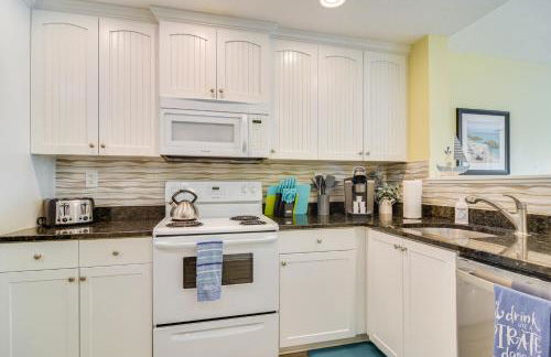 Waterfront Condo with Water Park, Walk to the Beach! - Foto 10