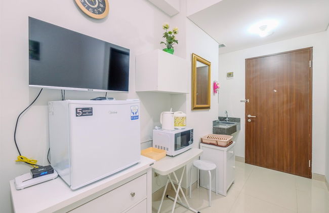 Minimalist And Cozy Studio (No Kitchen) Transpark Cibubur Apartment - Photo 9