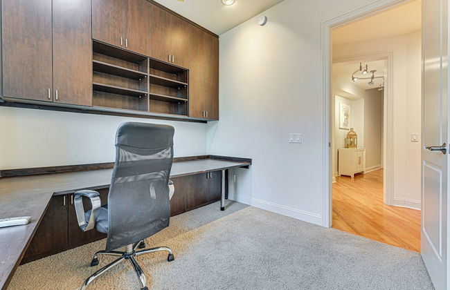 Heart of Dtwn Omaha: Historical Apt w/ Perks - Foto 8