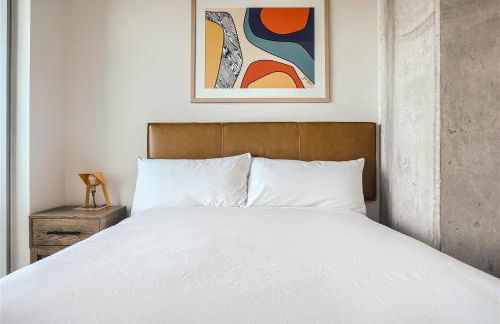 Modern Downtown Condo - Rooftop pool - Top Amenities - Foto 11