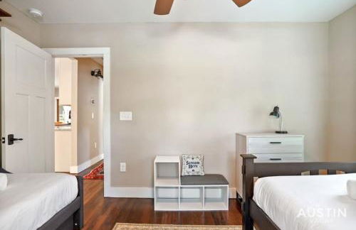 Sizable Screened in Porch w Luxury Kitchen and Bath - Foto 26