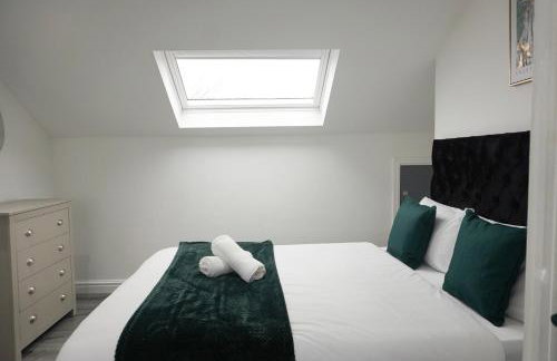 Central Location Liverpool, Modern Home, 4 BR, Sleeps 9, Free Parking - Foto 32