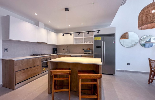 Exclusive Penthouse With Picuzzi Steps From Beach - Foto 56