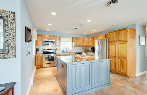 Pool and Stunning Water Views Kent Island Home! - Foto 5