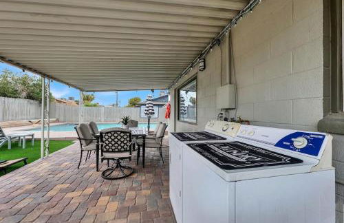 3BR Retreat with BBQ, Pool and Close to Las Vegas Fun - Foto 29