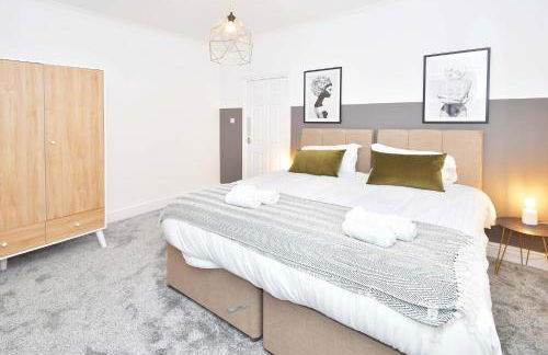 Elm House by YourStays - Lovely home in Cheshire, quiet residential street - Photo 27