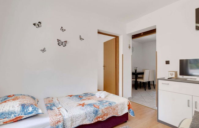 Simplistic Holiday Home in Jasenice Rovanjska near Sea - Foto 3