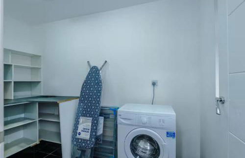 Group-Friendly Home near Manchester with Hot Tub and Private Cinema Room - Foto 38