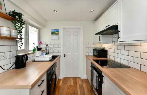 Rare Free Parking in Heart of the City - Highly Rated Townhouse & Garden - Peaceful Area Less Than 5min Walk to Beach, Shops, Bars, Arena, Marina, Parks - Foto 9