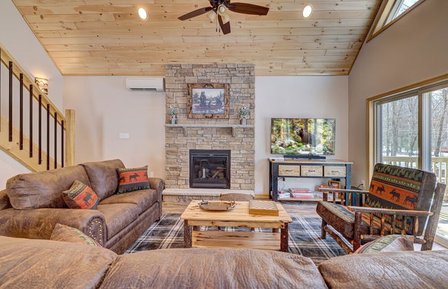 Over the Top Lodge by Avantstay Hot Tub, Shared Pool, Beach/lake Access - Foto 18