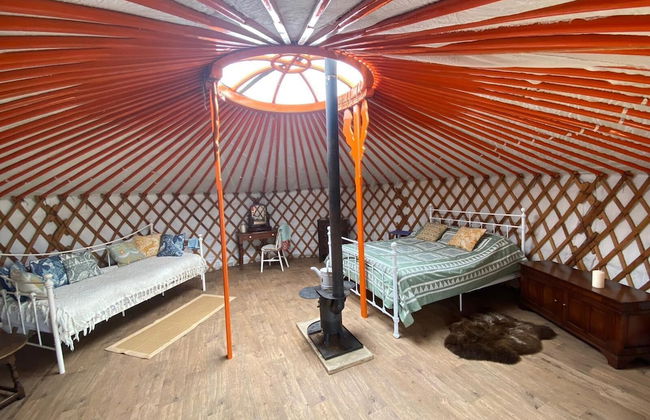 Beautiful Rural Yurt With Wood Fired hot tub - Foto 1