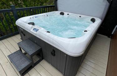 Boggy Creek - lodge with hot tub - Photo 36