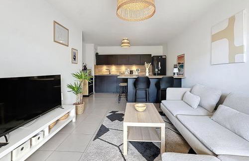 Superbe Appart 2ch, clim, terrasse, pkg, wifi, tv - Photo 1