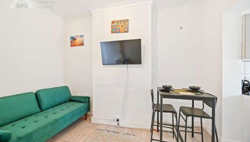 Cosy Tottenham Apartment Sleeps 4 - Photo 5