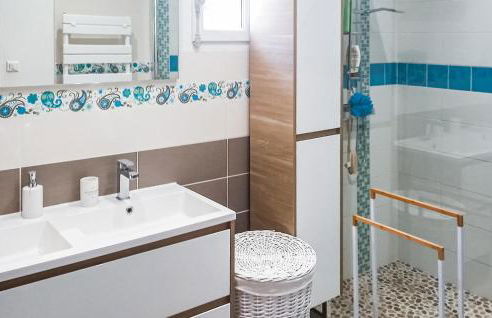 Beautiful Home In Calvisson With Wifi - Photo 16