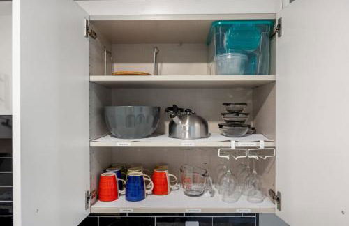 Lakeside Bliss 2BR, 1BA with All Modern Comforts - Foto 16