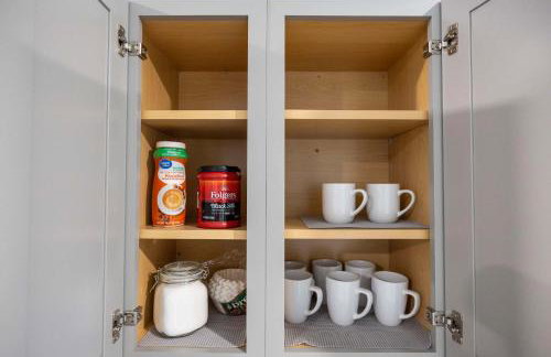 3 Min to Downtown - 10 Min to Elon - Smart TVs - Foto 29