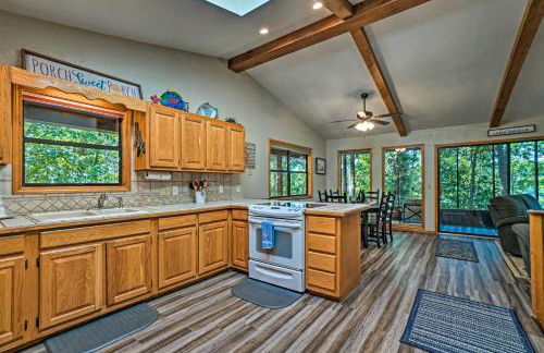 Home with Large Deck on Table Rock Lake! - Foto 4