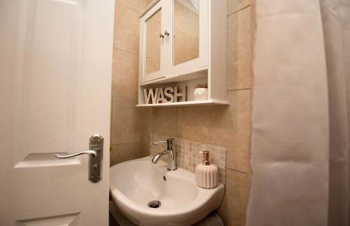 Cottage - Sleeps4 - PetFriendly - Garden - ByBeach - Foto 11