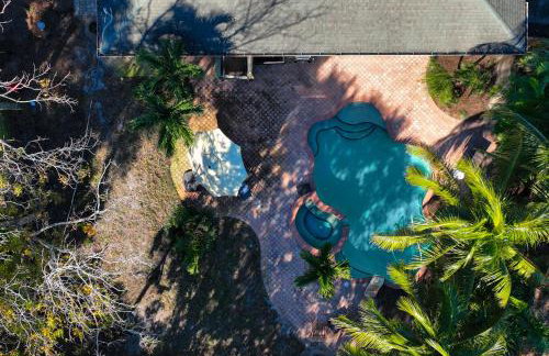 Nautical Escape! Private pool home with a tropical backyard oasis! - Foto 41