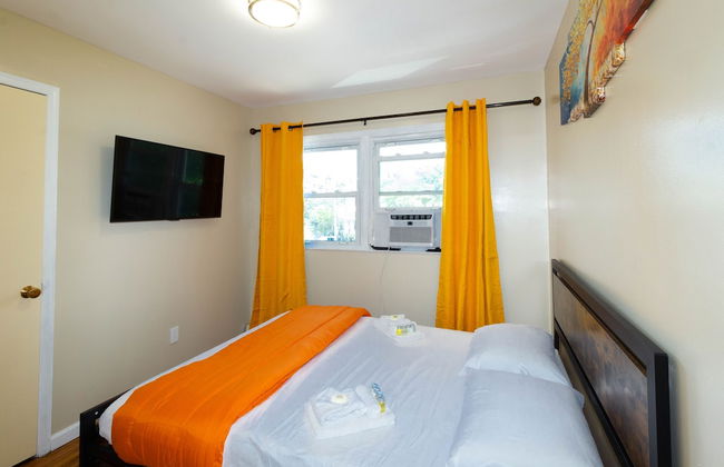 Cheerful & Beautiful 3-Bedroom Ranch - Photo 9