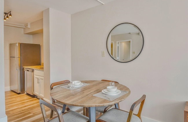 Global Luxury Suites at Georgetown - Photo 61