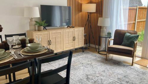 Ashford 4-Bed Townhouse with Garden and Parking - Foto 1