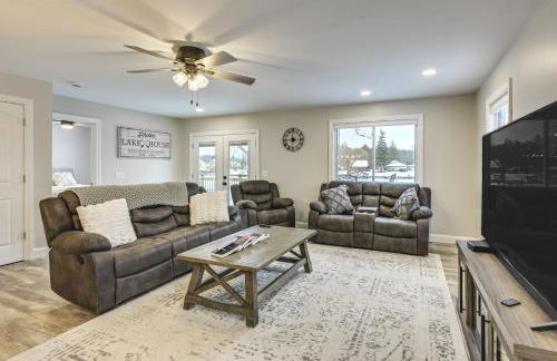 Riverfront Michigan Cottage with Fire Pit and Kayaks! - Foto 1