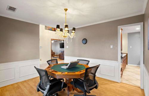 Best of Desoto - 5BR 3BA w Pool Patio BBQ Games - Foto 17