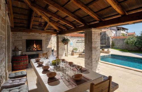 Mediterrane Steinvilla mit Privatpool, Whirlpool, Darts, Billard, Tischtennis, Gym - Foto 8