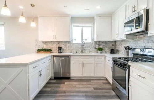 Modern 4BR Stay Premium Beds & Full Kitchen - Foto 16