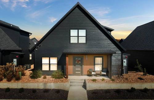 The Luxx - ALL NEW / 4 BD / Poolside / Hot Tub / Lake View - Foto 11