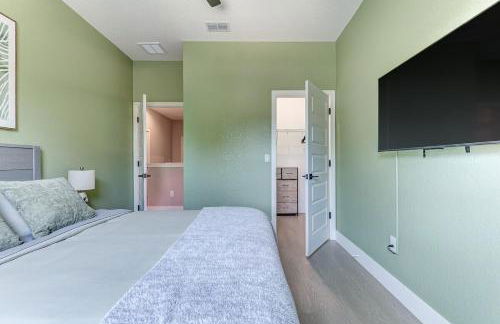 Chic & Spacious 4 Bedroom 3 Full Bathrooms Retreat in West Tampa and Pvt Backyard - Foto 51